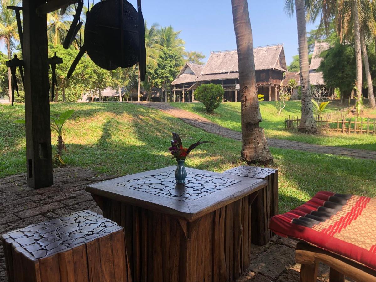 On The Mekong Resort Luang Prabang Exteriör bild